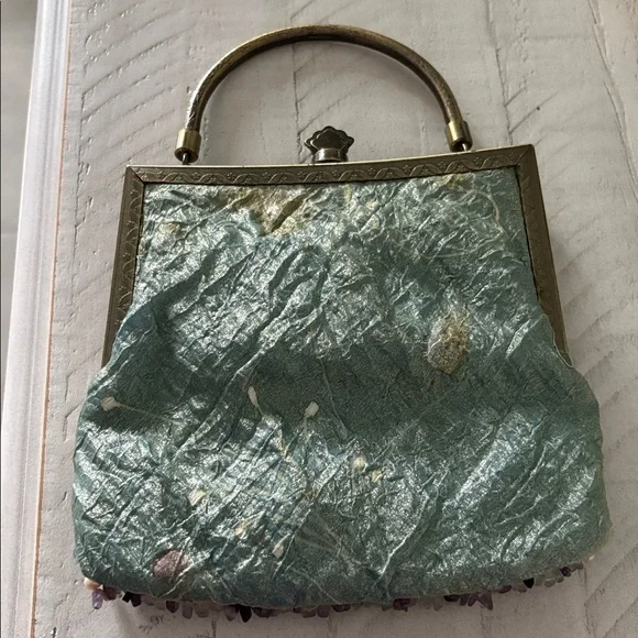 Elegant Beaded Handbag with Floral Embroidery - Picture 3 of 6